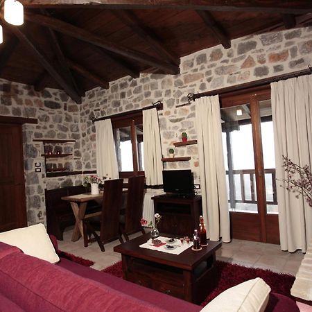 Apartmán Efharis Filoxenon Feneos Exteriér fotografie