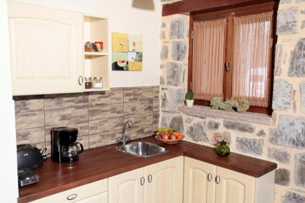 Apartmán Efharis Filoxenon Feneos Pokoj fotografie